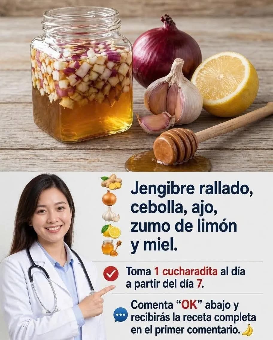 Frasco con una mezcla casera de jengibre rallado, ajo, cebolla, limón y miel junto a sus ingredientes frescos sobre una mesa de cocina.